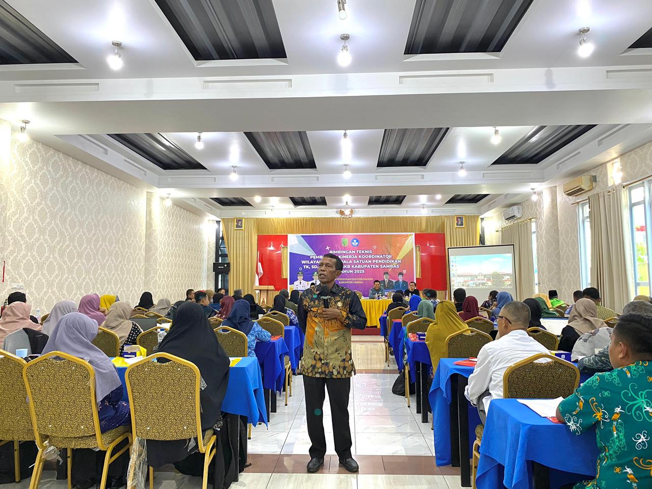 Kepala Dinas Pendidikan dan Kebudayaan Kabupaten Sambas Membuka Kegiatan Secara Resmi